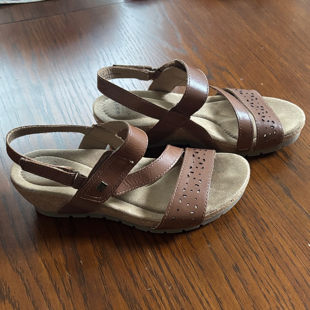 Earth Origins Brown Leather Women's Sandals. Size 7